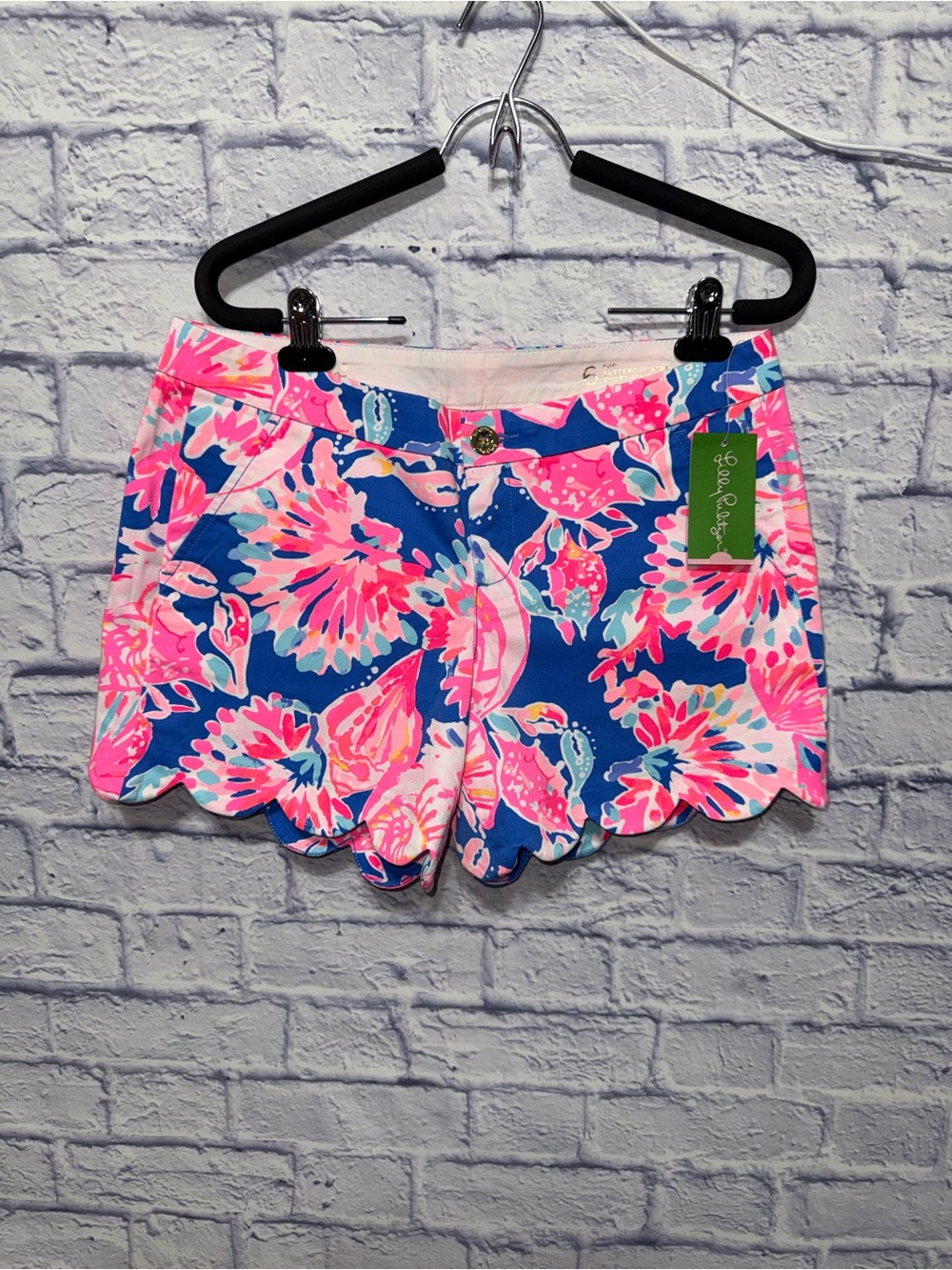 NWT Lilly Pulitzer Buttercup stretch shorts 
Bennet Blue Bay dreamin 
6